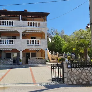 https://apartments-nef.primorje-gorskikotar.com